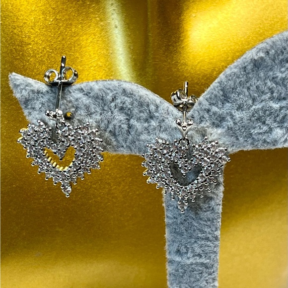 🖤Pretty dangle-pave setting heart earrings —silver tone NWOT - Picture 7 of 8